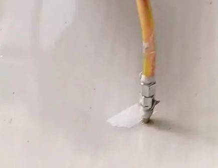 交城瓷砖空鼓维修公司专业解答在瓷砖铺贴过程中，如果使用的砂料过粗（如全部使用了粗砂），可能会导致以下问题