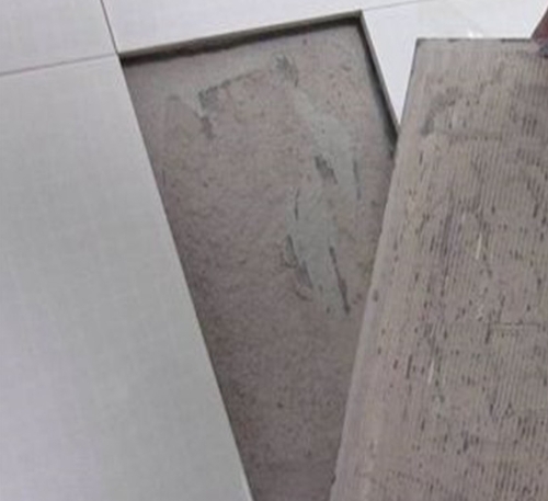 交城瓷砖空鼓维修公司分享瓷砖铺贴时如果打浆（即涂抹在瓷砖背面和基层上的砂浆或瓷砖胶）过少，会带来以下问题